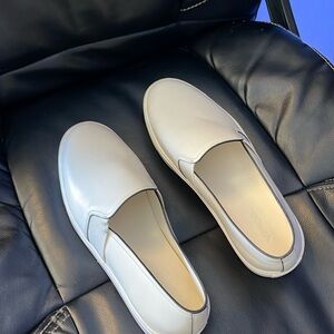 Brand: Vince women’s 8-8.5 white shoes